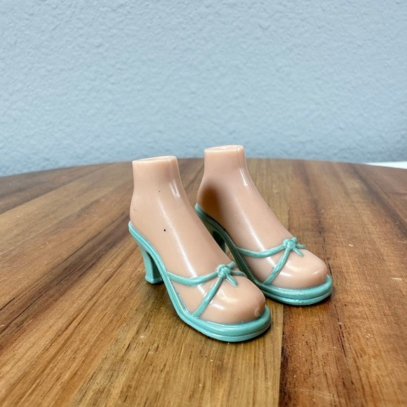 VTG Bratz Girls Night Out Jade Doll Blue Strap Sandals Shoes Replacement Y2K - Picture 1 of 1